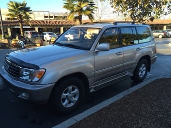 2000 Toyota Landcruiser; single family owner; seats 8 3