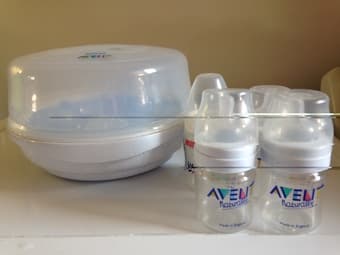 Phillips AVENT Microwave Steam Sterilizer with Avent Bottles (4 ounces 1