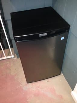 Small/medium dorm room/apartment Refrigerator in great condition! 1