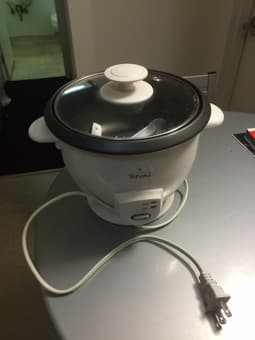 Rice cooker - 5 dollars each 1