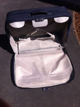 Samsonite luggage, rolling suitcase $25 2