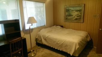 Male only -- $950/mo. Room in Menlo Park. Biking distance 2