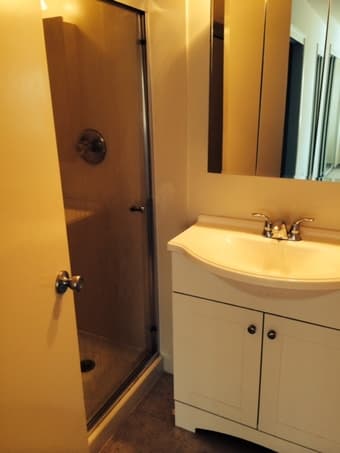 $1275 Master bedroom w/ bath in 2B2B in MV available Mid-April 2