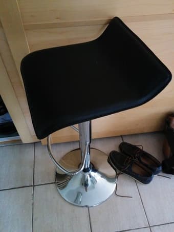 Two countertop stools / bar stools $10 1