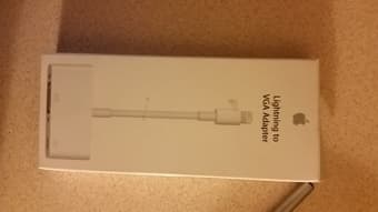 Apple Lightning to VGA Adapter 1