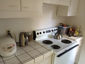 1BR sublet W/ Queen Bed in 2BR apartment in EV |$1000/Month| Male 3