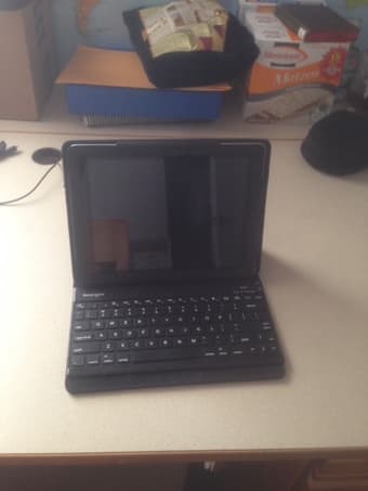 3G Wifi Apple Ipad with Magnetic Keyboard Case 1