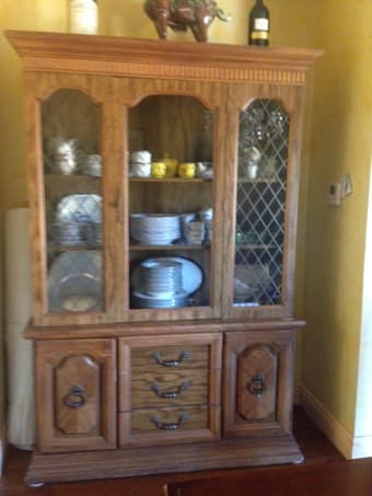 Beautiful Wood China Cabinet $125 1