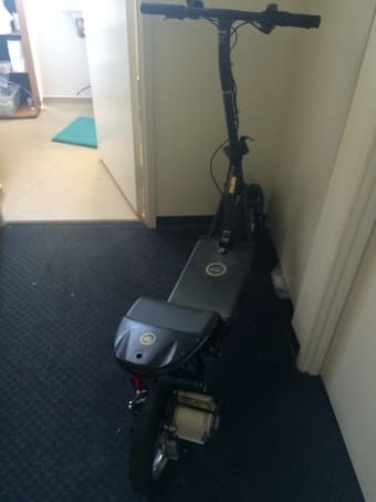 Selling Currie EZIP 1000 Electric Scooter $400 2