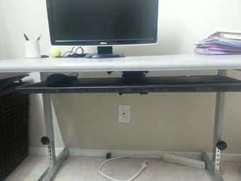 Sturdy desk / table with keyboard pullout 2