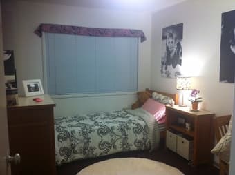 1 BR in EV lowrise for rent from mid June to end of July (negotiable) 1