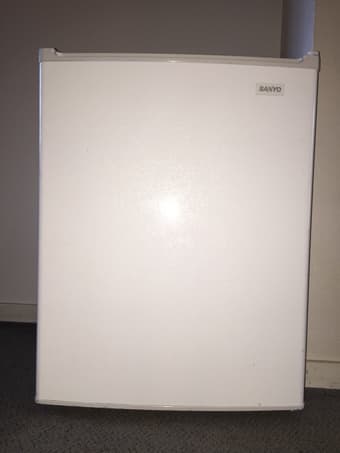 Sanyo Mini Fridge 1