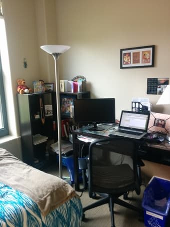 Private BR/bathroom in female grad student Munger apt 6/4-8/9 2