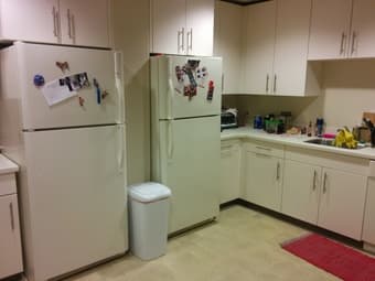 Private BR/bathroom in female grad student Munger apt 6/4-8/9 3