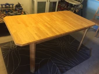Extendable pinewood table in very good condition - $90 1