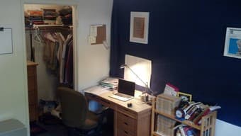 Bedroom in 2BR/1BA two-floor EV Apt (early June - August) 1