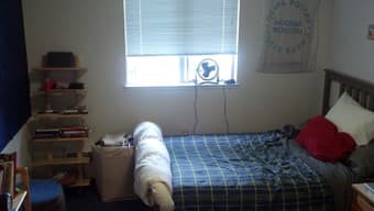 Bedroom in 2BR/1BA two-floor EV Apt (early June - August) 2