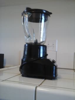 Hamilton Beach black 8 speed blender - $10 1