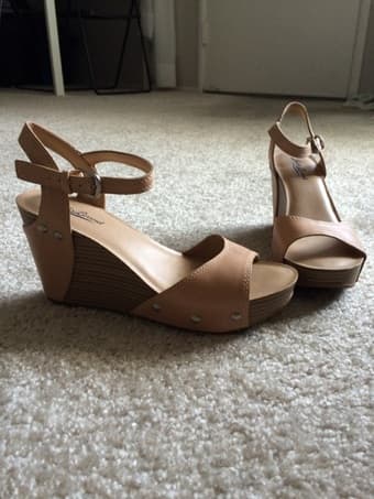 Women's shoes! Sizes 6.5-8 (for a usual size 7) 2