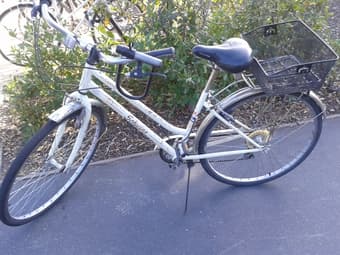 Female bike for sale: urgent, pick up today preferably! 1