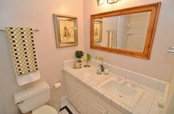 Spacious room in San Carlos, includes utilities, cleaning service! 2