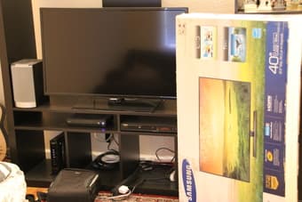 Samsung HDMI 40 inch-220 dollar 1