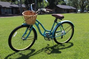 Women's light blue Schwinn cruiser 1