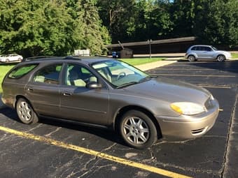 clean title 2004 ford car for sale! 3