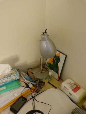 chair desk and light desk 15$ obo 1