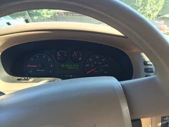 clean title 2004 ford car for sale! 2