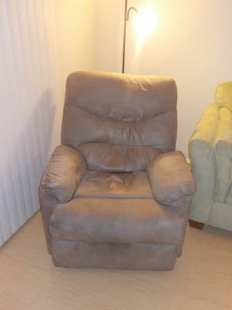 Moving Sale - Pullout couch, recliner, queen bed, TV, desk, chairs 3