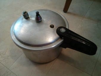 Pressure Cooker for $8 2