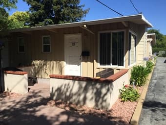 1bd/1ba apartment with parking & patio, walk to Stanford - $2350/mo 1