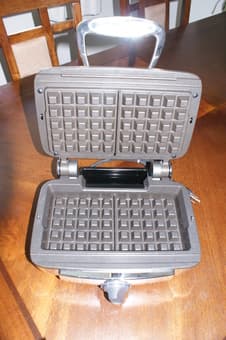 All-Clad 4-Square Waffle Maker 2