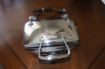 All-Clad 4-Square Waffle Maker 3
