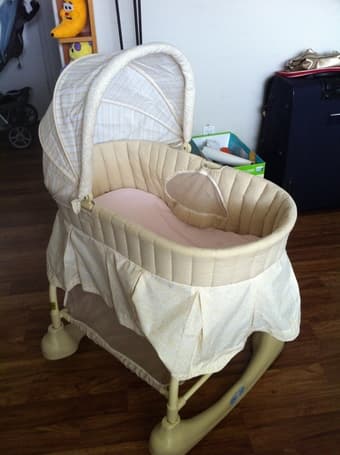 Baby Rocking Bassinet for sale-----$15 1