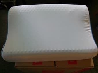 Memory Foam Contour Pillow and waste bin at studio 6! 1