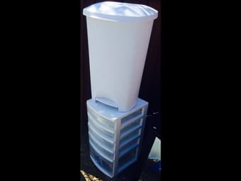 CLEAN garbage can and plastic drawer!! 2