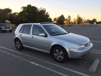 Golf Volkwagen 2002 ($3700) 1
