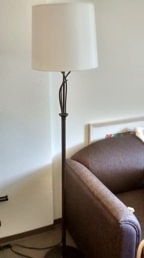 Moving sale! TV, microwave, kettle, lamp 2