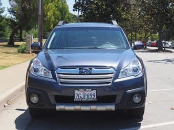 Beautiful 2014 Subaru Outback - 2.5i Liter - Like New - $25995 1