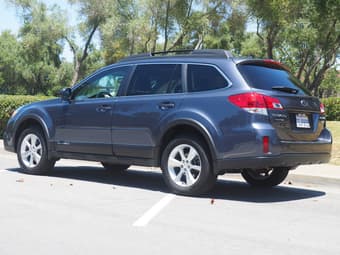 Beautiful 2014 Subaru Outback - 2.5i Liter - Like New - $25995 2