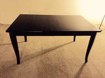 Crate&Barrel dining table 400$ 1