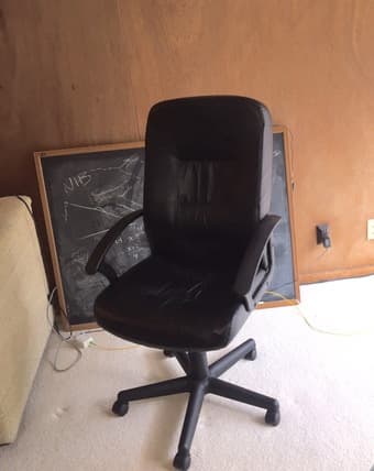 Moving sale -- Office swivel chair $10 great condition! 1