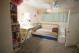 Furnished room available in a house next to Stanford 1