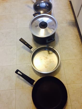 Lots of pans and pots, less that $5 if you take the whole set 2