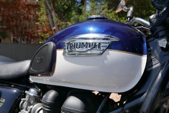 Triumph Boneville SE 2009 + Helmet and more - $4900 (menlo park) 3