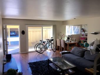 Large room available in conveniently located 2Br/1.5ba townhouse in MV 1