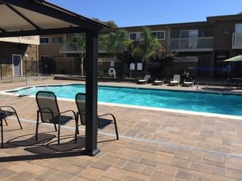 Large room available in conveniently located 2Br/1.5ba townhouse in MV 2