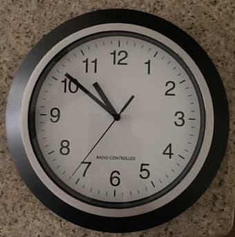 Analog Atomic Wall Clock - 9$ 1